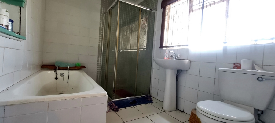 4 Bedroom Property for Sale in Summerpride Eastern Cape